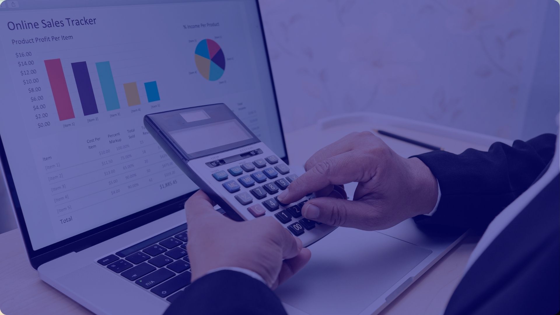 Empreendedor analisando o faturamento após ultrapassar o limite do MEI