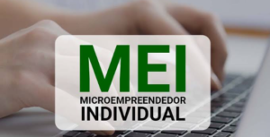 Empreendedor planejando a migração de MEI para ME