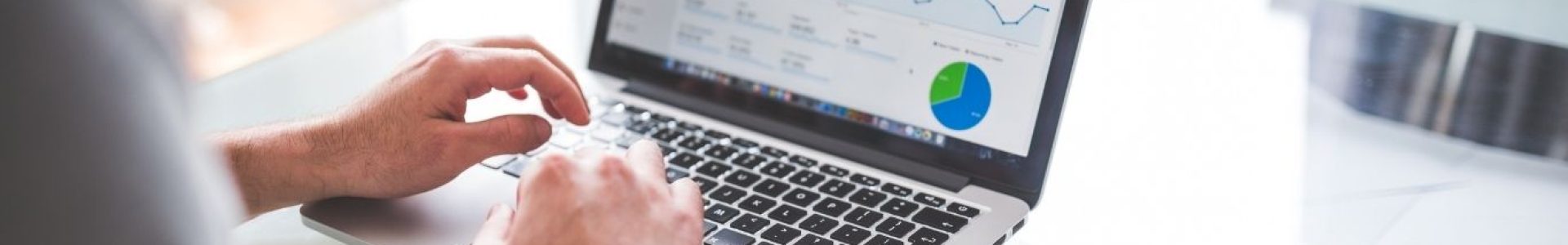 Entenda a diferença entre fluxo de caixa e lucratividade e saiba por que sua empresa pode lucrar sem ter dinheiro disponível.